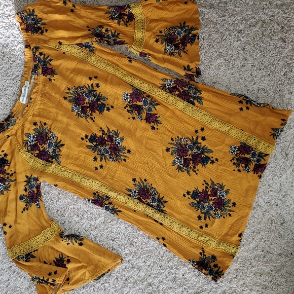 🚫SOLD🚫 Off the shoulder dress - Picture 2 of 2